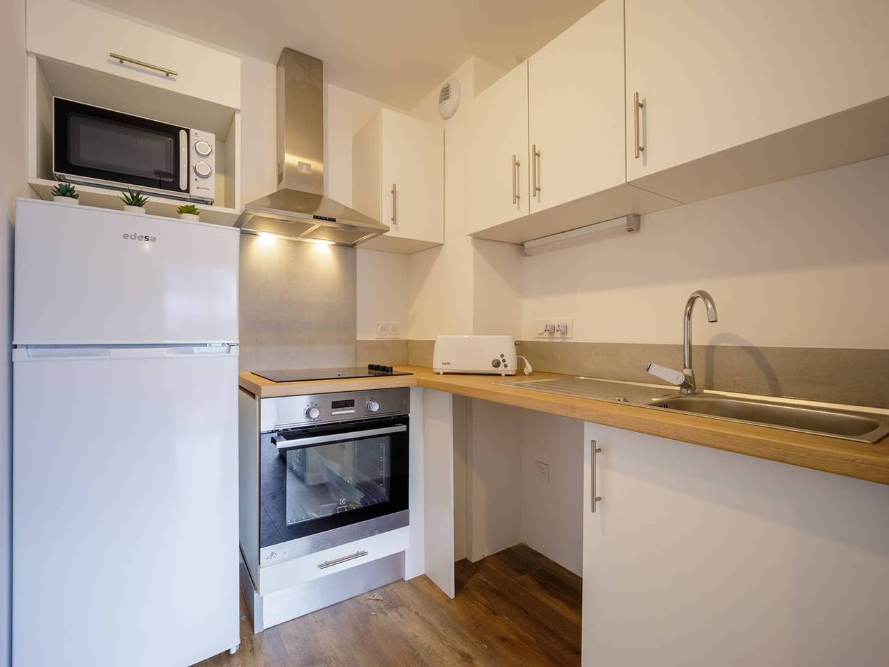 Entire apartment, Charming New Apartment in Loudenvielle, Sleeps 6, Near Skiing, Balnéa, and Lake in Loudenvielle, French Pyrenees