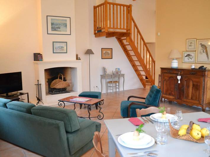 Gîte pour 6 personnes, avec piscine et jardin à Saint-Cybardeaux