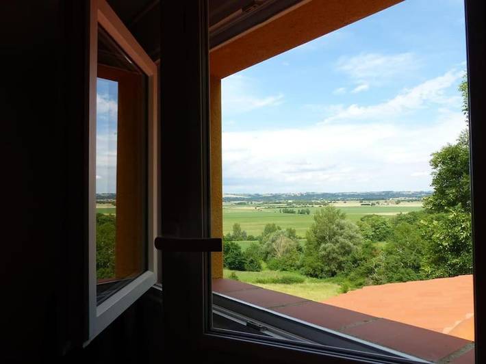 Gîte pour 4 personnes, avec piscine ainsi que vue et jardin, animaux acceptés à Grazac
