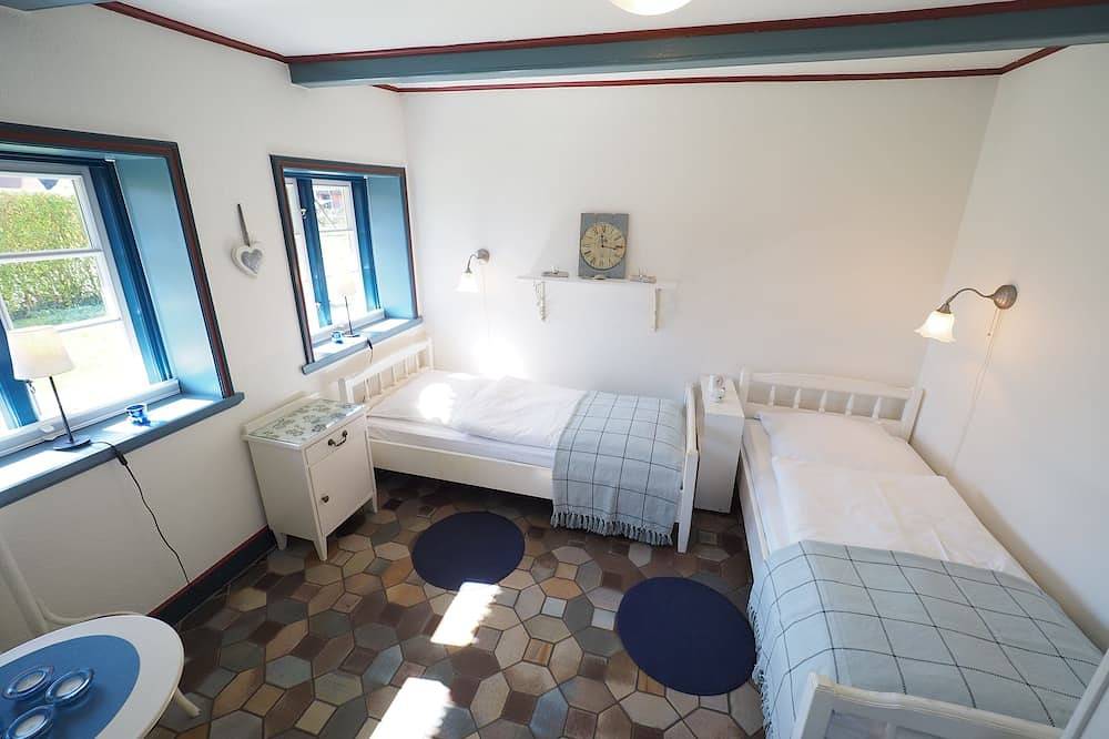Ganze Wohnung, Geräumige Ferienwohnung Hansen Hof 1 mit Terrasse, Garten  in Tinnum in Tinnum, Sylt (Gemeinde)