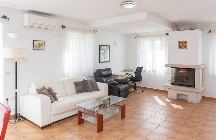 Villa pour 10 personnes, avec sauna ainsi que piscine et jardin, animaux acceptés à Supetar - 4