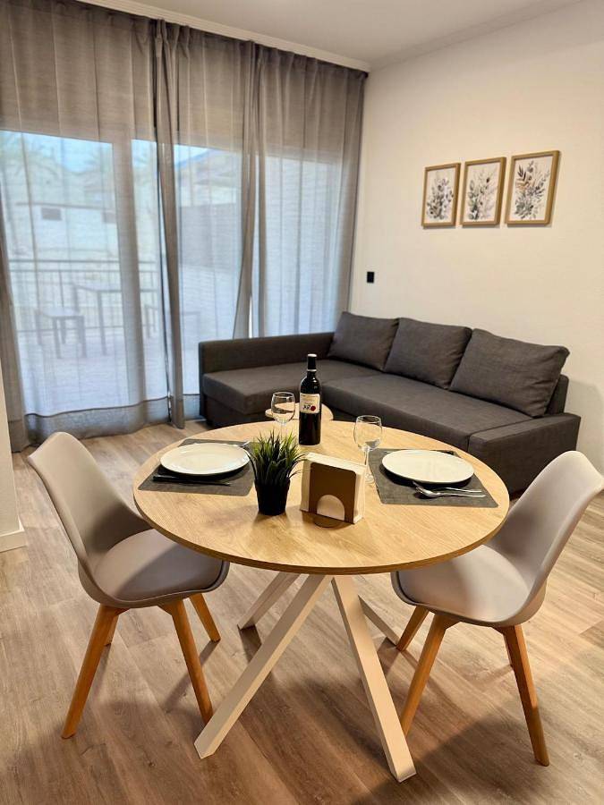 Apartamento para 4 personas, con Balcón y Jacuzzi además de Terraza y Jardín en Archena