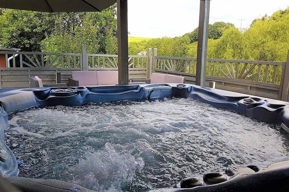 Ferienhaus zur Alleinnutzung, Garten-Sauna, Außenwhirlpool, Wlan, Spielscheune in Plütscheid, Eifelkreis Bitburg-Prüm