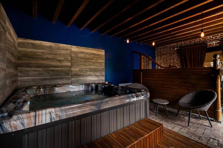 Villa pour 2 personnes, avec terrasse ainsi que jardin et jacuzzi