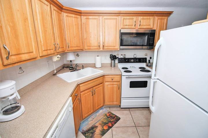 Vacation rental for 4 people, with pool and balcony in New Smyrna Beach