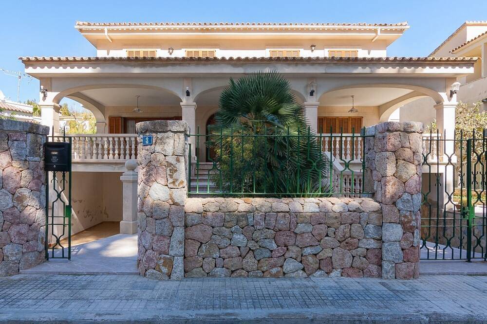 Villa Vallespir - Belle villa avec jardin et terrasse à 200 mètres de la plage in Playa de Alcúdia, Alcúdia