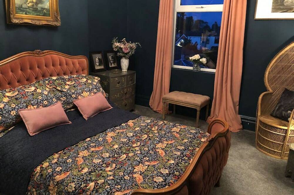 Lyndhurst - Victorian villa with heated pool in Merseyside