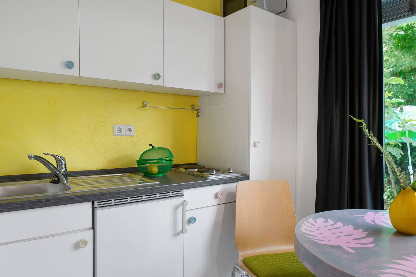 Ganze Wohnung, Ferienwohnung 'Studio-in Der Atelierhaus' mit Privatem Garten und Wi-Fi in Bodman-Ludwigshafen, Obersee (Bodensee)