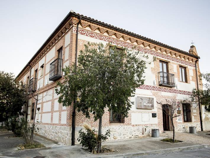 Casa de vacaciones para 30 personas, con Balcón/Terraza además de Jardín y Piscina en Comarca de Ávila