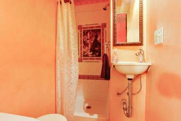 Vacation Home for 4 Guests in French Quarter, New Orleans, Picture 1