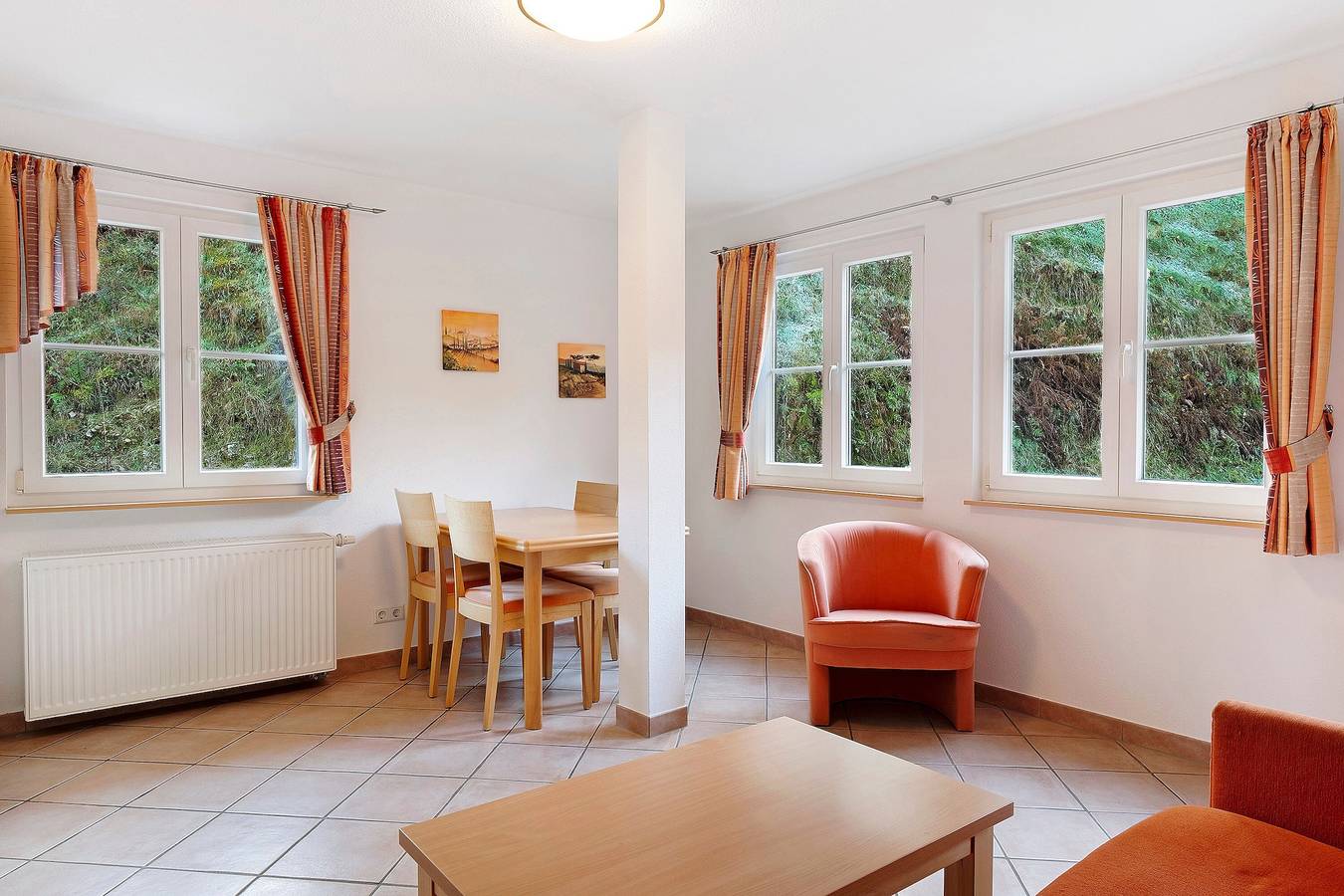 Ganze Wohnung, Ferienwohnung 'Kirschblüte' mit Bergblick, Gemeinschaftspool und Wlan in Wolfach, Mittlerer Schwarzwald