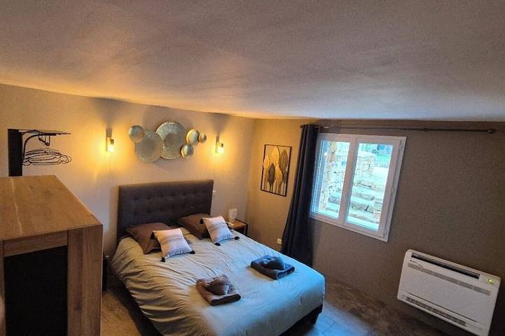 Location de vacances pour 6 personnes, avec piscine à Viens - 2