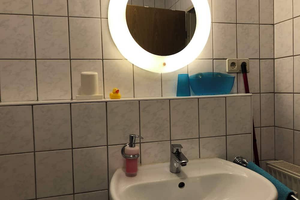 Ganze Wohnung, Apartment Ochsenfurt Balkon, nah Bahnhof, Klinikum, A7, 12 Automin. Nach Wü in Ochsenfurt, Fränkisches Weinland