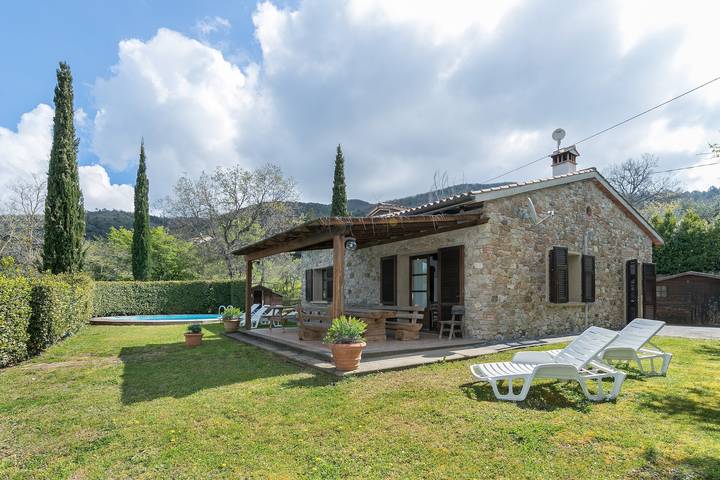 Casa vacanze "Stupendo Rustico in Pietra" con piscina e Wi-Fi in Castellina Marittima, Costa degli Etruschi
