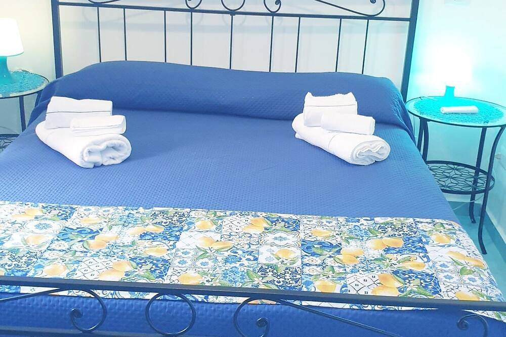 Ganze Wohnung, Charming apartment with a large courtyard and sea view in Tovere, Amalfiküste