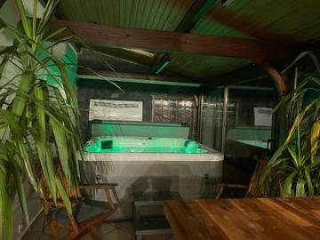 Gîte pour 2 personnes, avec jacuzzi et terrasse à Villepinte