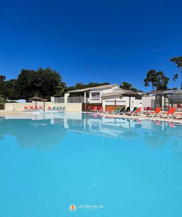 Location de vacances pour 4 personnes, avec piscine et vue ainsi que jardin et bassin pour enfant à Saint-Augustin