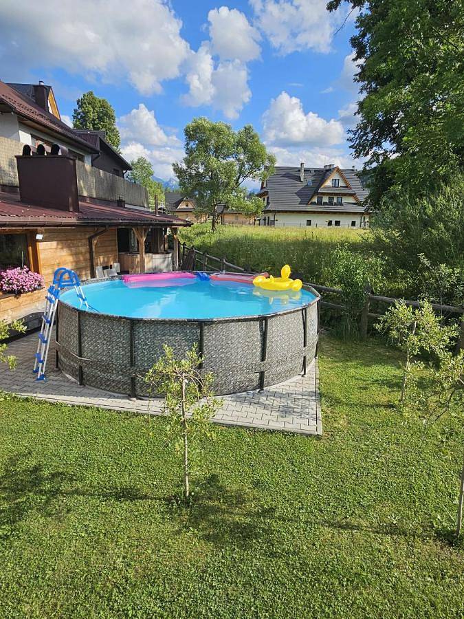 Apartament wakacyjny dla 2 osób, z basen i jacuzzi oraz sauna i ogród w Jurgów