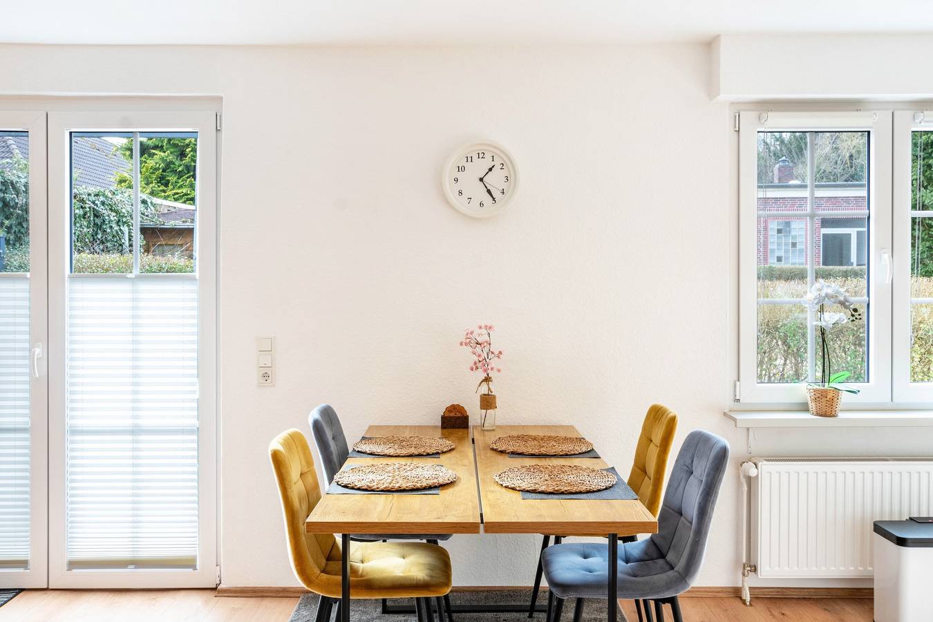 Ganze Wohnung, Ferienwohnung 'Sonnenschein' mit privater Terrasse und eigenem Garten in Norden, Norden und Umgebung
