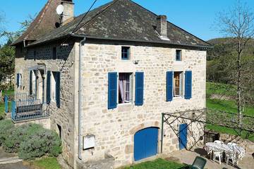 Cottage pour 4 personnes, avec terrasse et jardin, animaux acceptés à Teyssieu
