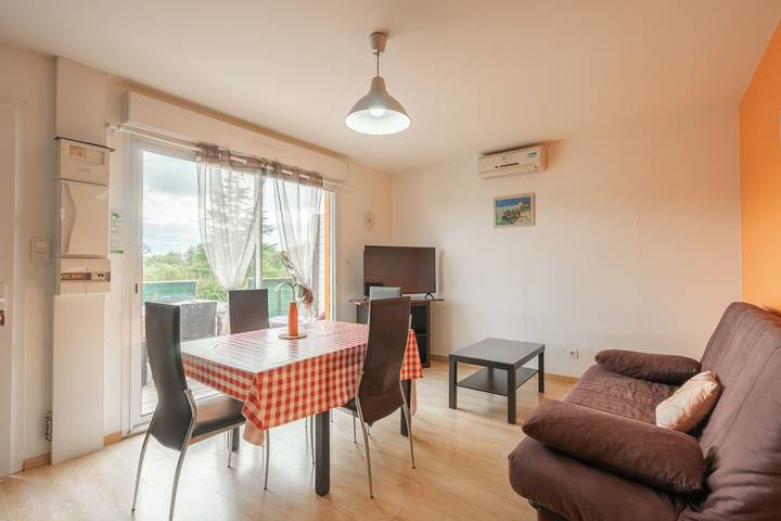 Apartamento entero, Apartamento 'Le Clos Du Champ De L'Amour - Marennes' con piscina privada, Wi-Fi y aire acondicionado in Saint-Simon-de-Bordes, Región de Jonzac