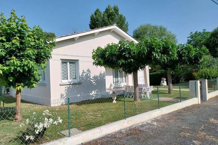 Gîte pour 5 personnes, avec Terrasse et Jardin à Eymet
