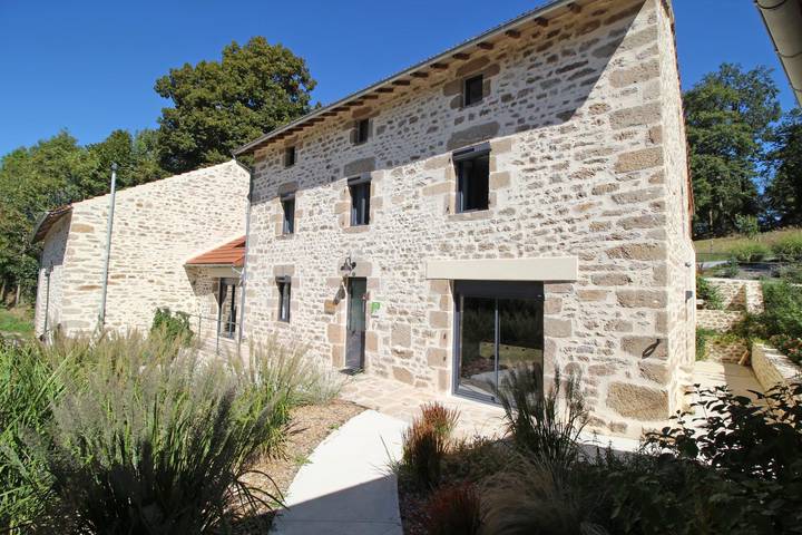 Gîte pour 12 personnes, avec Terrasse ainsi que Jardin et Piscine