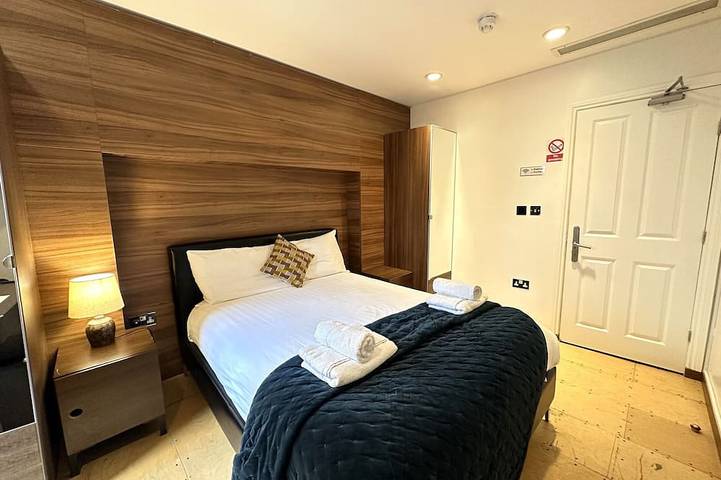 Bed and breakfast for 2 people in London