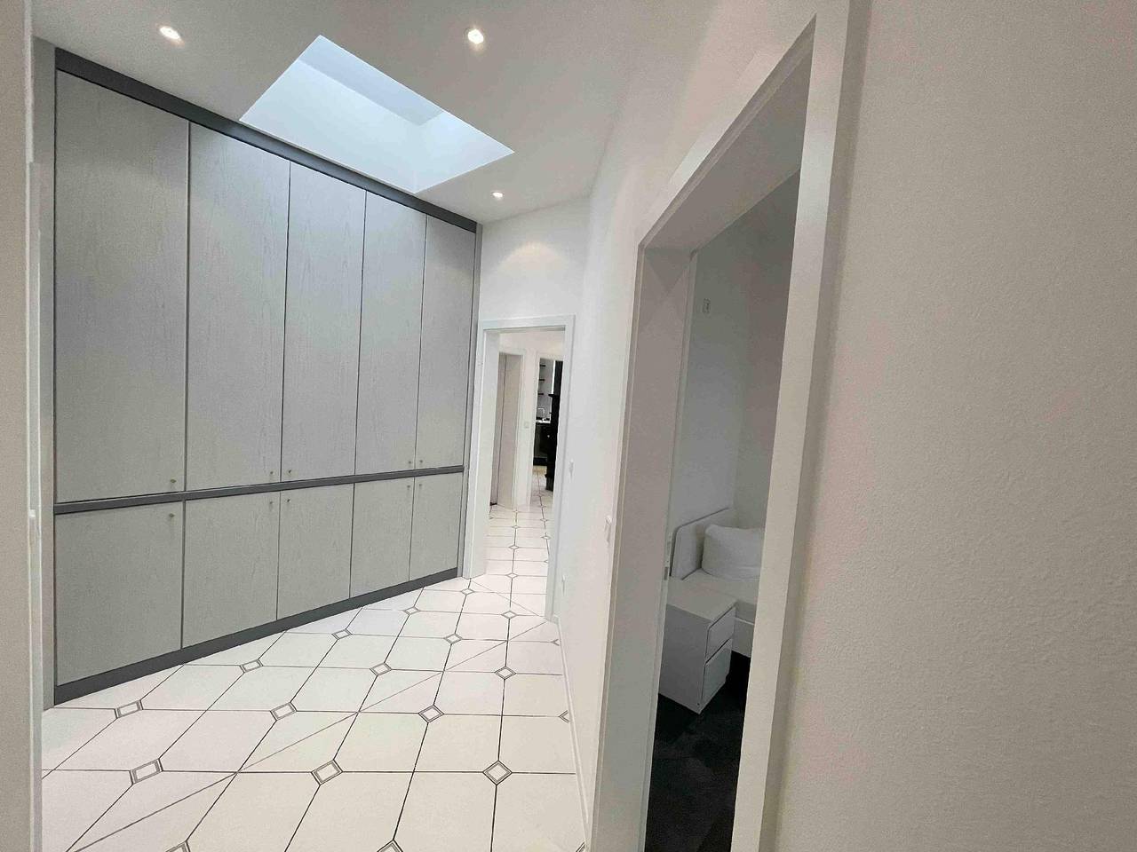 Ganze Ferienwohnung, R111 Große Moderne Monteurwohnung in Regensburg, Ostbayern