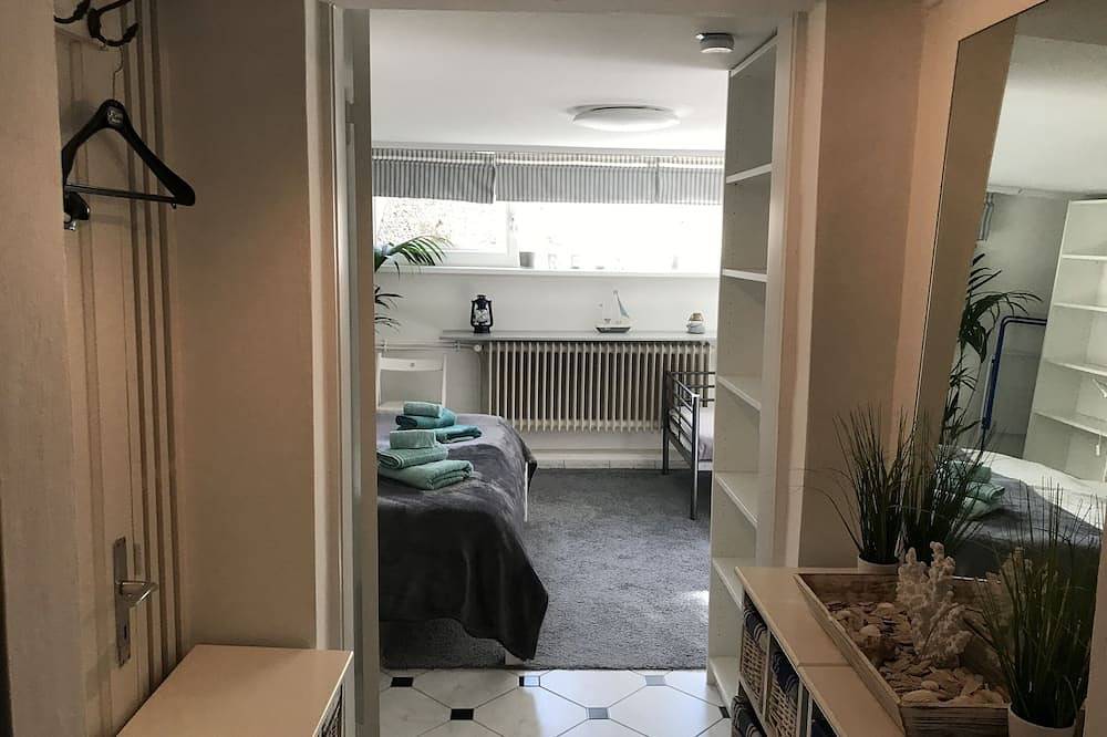 Ganze Wohnung, Nias Guesthouse. Sehr saubere ruhige Fewo m eigenem Eingang in privatem Wohnhaus in Reinbek, Kreis Stormarn