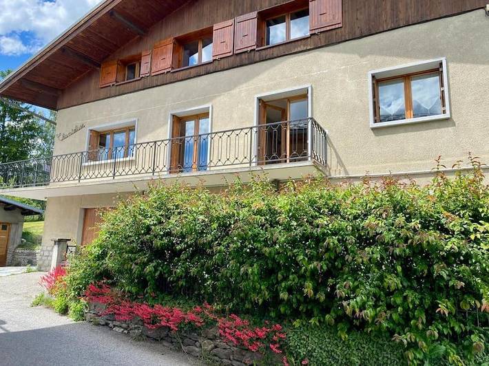 Gîte pour 6 personnes, avec Balcon et Terrasse ainsi que Jardin et Vue à Valezan