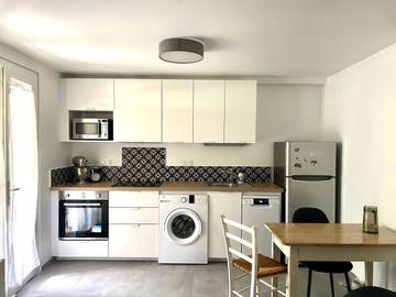 Gîte pour 3 personnes, avec vue ainsi que terrasse et jardin, animaux acceptés à Vals-les-Bains