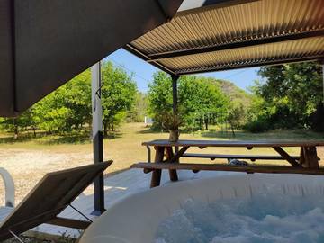 Gîte pour 4 personnes, avec jardin et jacuzzi à Jouques