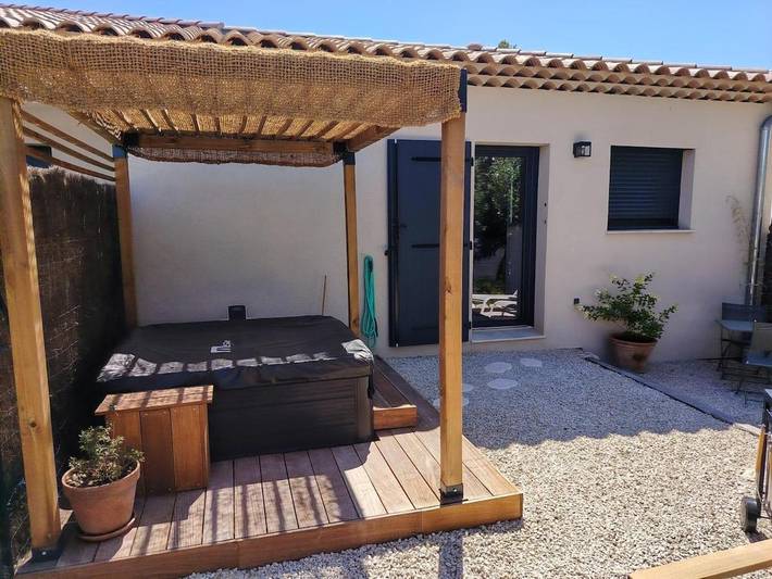 Appartement de vacances pour 2 personnes, avec Jacuzzi et Terrasse ainsi que Jardin et Vue