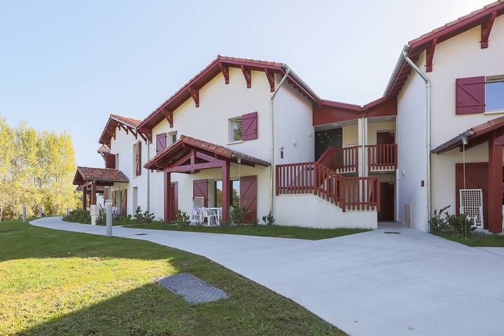 Appartement de vacances pour 8 personnes, avec piscine et balcon