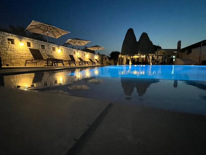 Apartahotel para 3 personas, con Balcón y Terraza además de Jardín y Piscina en Creta
