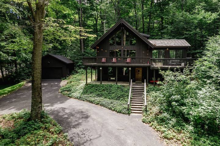 Ferienhaus für 16 Personen, mit Terrasse und Seeblick sowie Pool, mit Haustier - 1