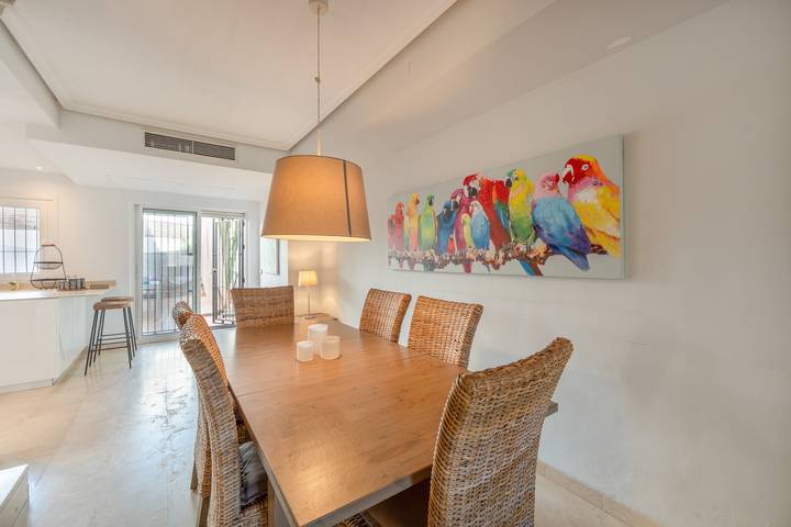 "Beautiful Townhouse Beachfront" with Sea View, Shared Pool, A/C, Wi-Fi in Las Chapas, Marbella
