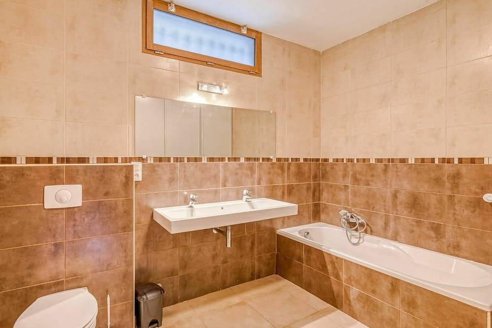 Ganze Wohnung, Angenehme Wohnung mit Pool,  W-Lan, Klimaanlage, Tv, Innenhof, Haustiere erlaubt und Panoramablick in Pietroso, Corte und Umgebung