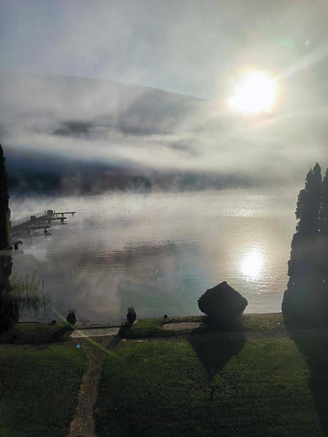 Hôtel pour 2 personnes, avec vue et balcon ainsi que jardin et vue sur le lac dans Nances - 3