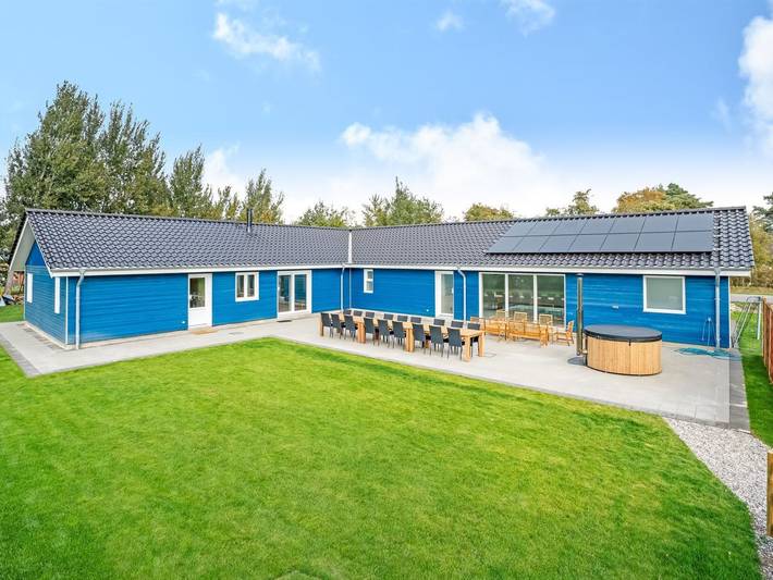 Ferienhaus für 18 Personen, mit Pool und Terrasse sowie Whirlpool und Sauna