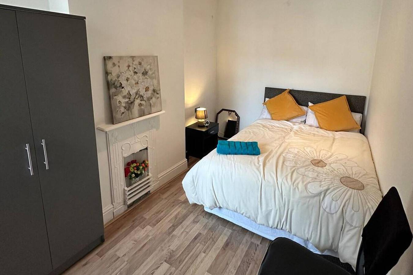 4 Bed House - Sleeps 10 - Garden - Parking - Wifi in South Yorkshire