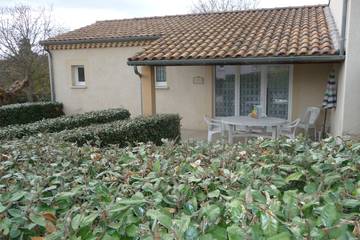 Gîte pour 4 personnes, avec piscine et terrasse à Balazuc