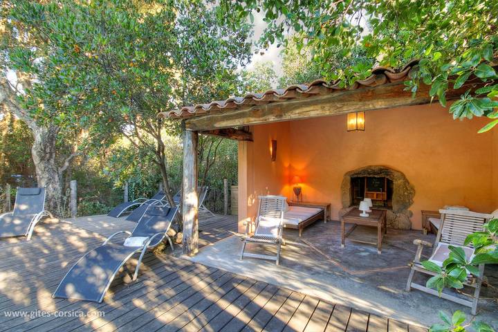 Gîte pour 8 personnes, avec Terrasse ainsi que Jardin et Piscine à San-Gavino-di-Carbini - 4