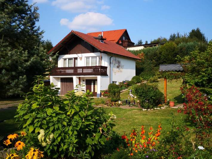 Ferienhaus für 3 Personen, mit Balkon und Terrasse sowie Garten