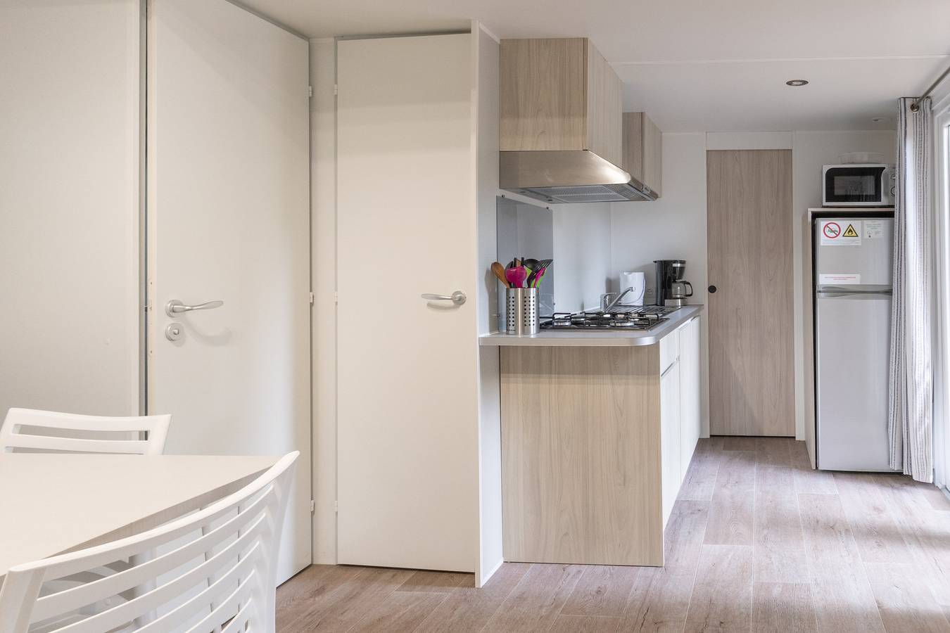 Mobil-home 'G - 1-6 pers' avec piscine commune, terrasse privée et jardin partagé in Lavilledieu, Ardèche