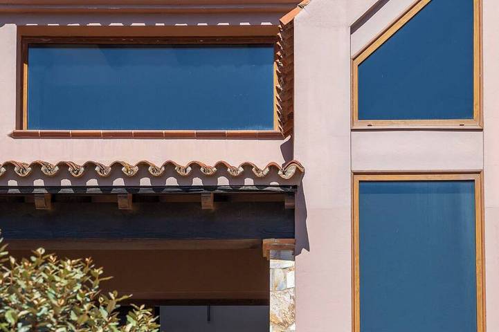 Luxury Sea View Villa Adjacent to Beach and Golf at Alcaidesa and Sotogrande. in Playa de La Alcaidesa, La Línea de la Concepción
