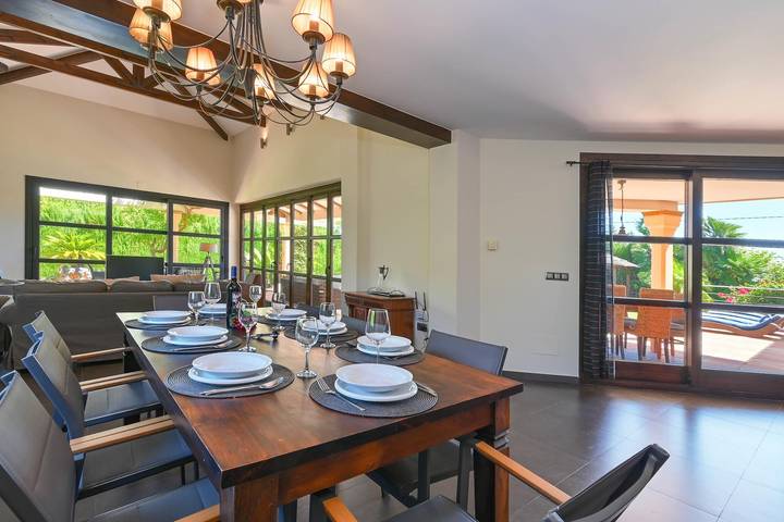 Villa pour 6 personnes, avec piscine ainsi que terrasse et jardin - 1