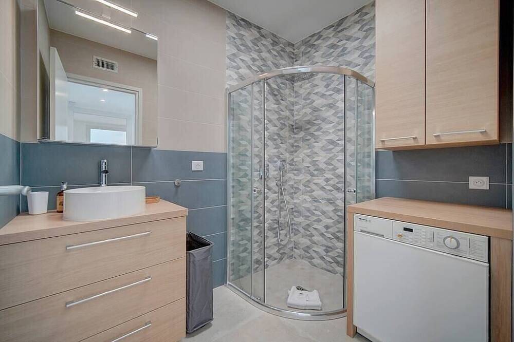 Ganze Wohnung, Upstays Terrace Lerins View 55m² Apartment in Cannes La Bocca, Cannes