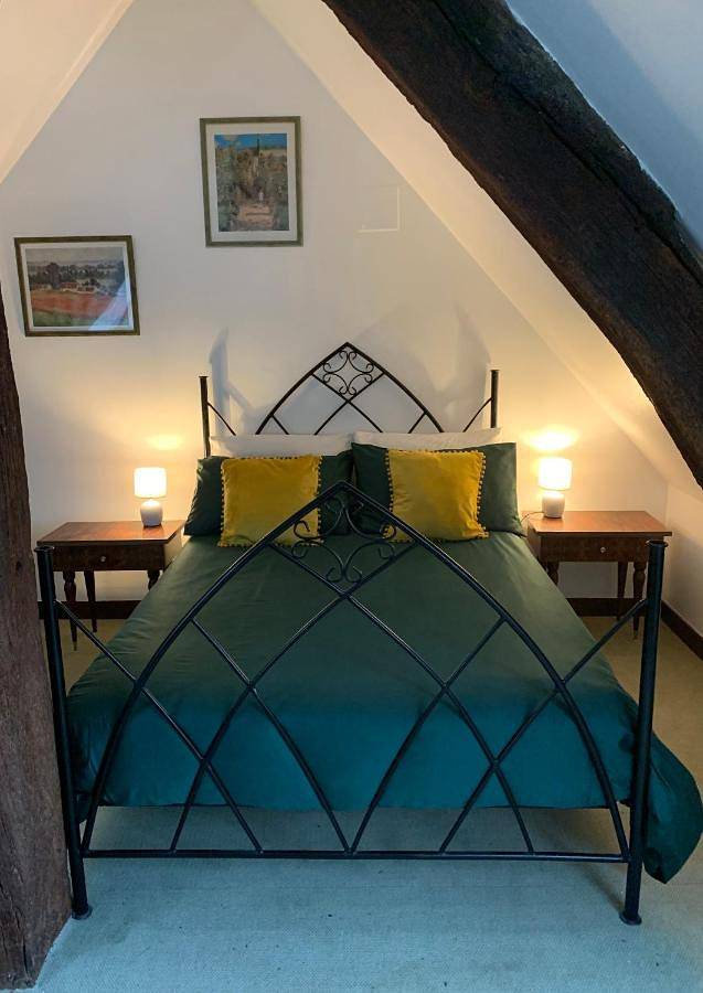 Location de vacances pour 2 personnes, avec terrasse et piscine ainsi que jardin et vue, animaux acceptés à Brecé - 2